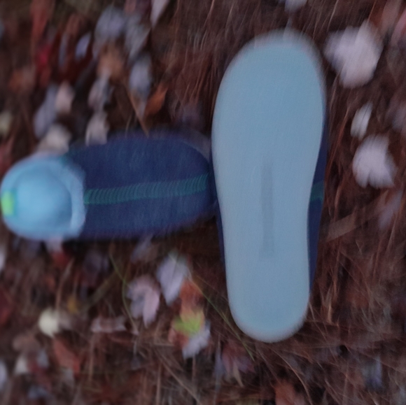 BROOKSTONE - Picture 2 of 4